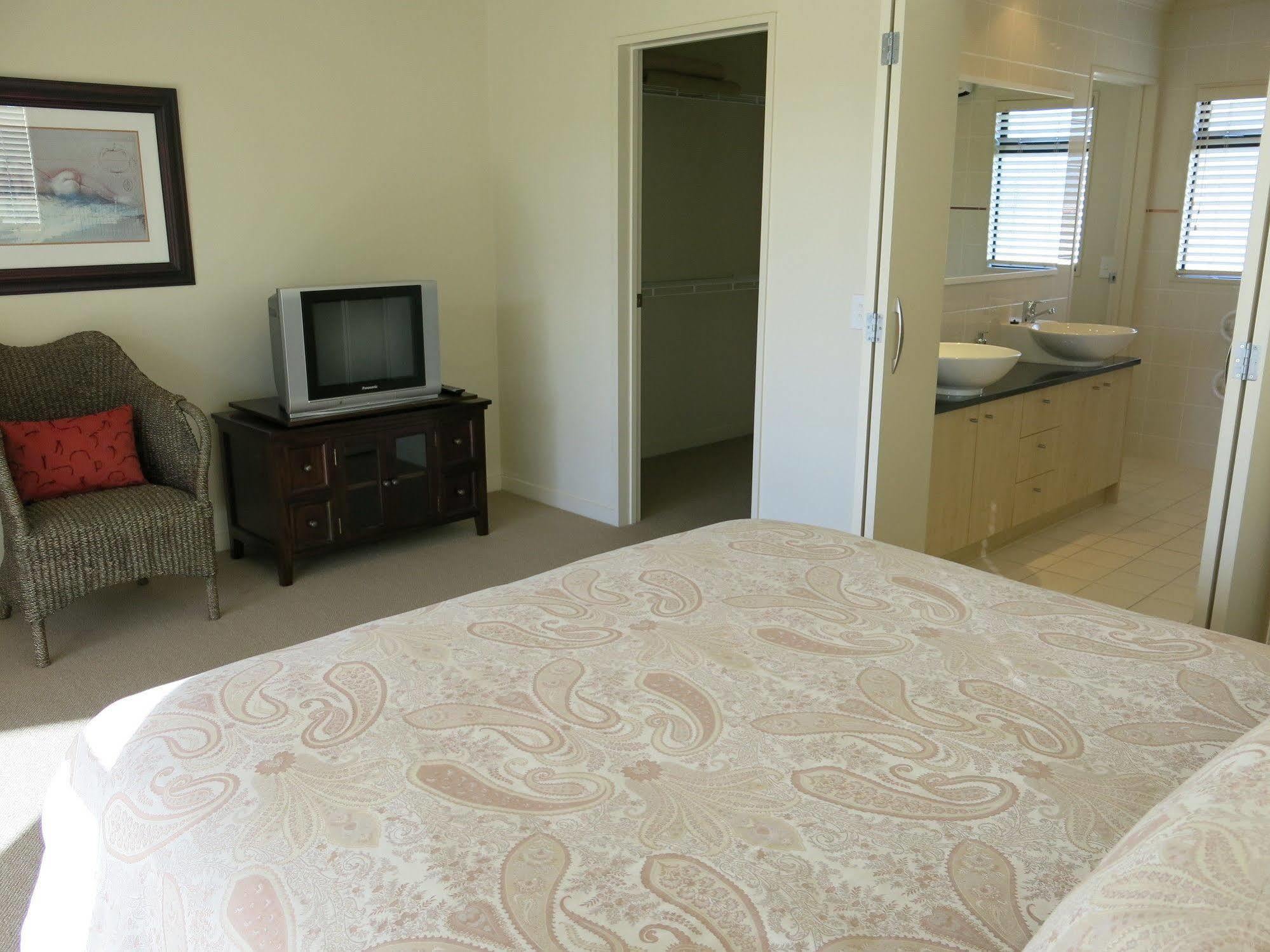 Ocean Breeze Resort Pauanui Kültér fotó
